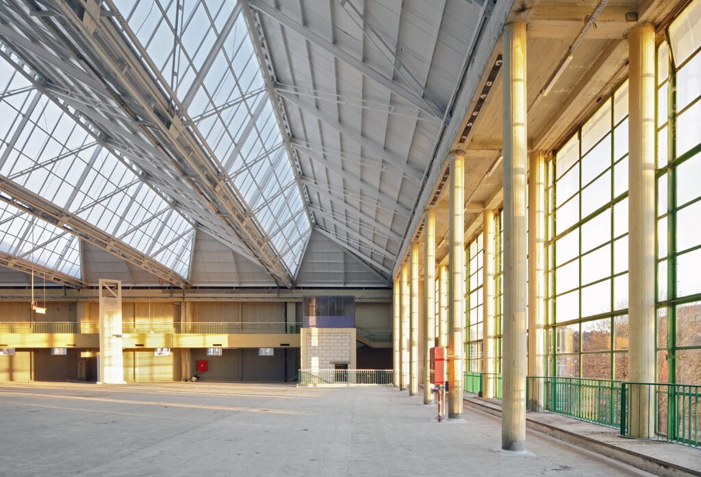 Hall d'exposition et sheds de toiture, Palais des Expositions de Charleroi