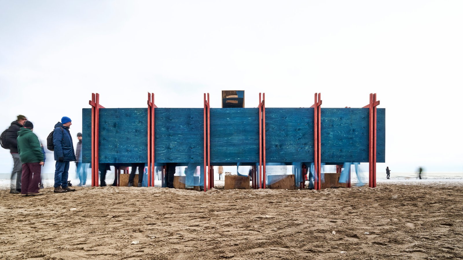 Installation Specularia sur la plage de Toronto lors de Winter Stations